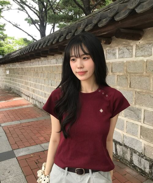 SLOW RECORD HOUSE(スローレコードハウス)の「ヘンリーネックアイレットTシャツ_バーガンディ(Tシャツ/カットソー・レディース・バーガンディー・1)」の21枚目の写真