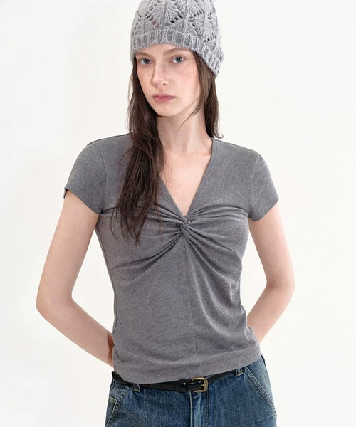 Fano Studios(ファノ ストゥディオズ)の「Vネック ツイストデザイン 半袖トップス FX26S216【Fano Studios】【2026SS】(Tシャツ/カットソー・レディース・グレー・S/M/L)」の11枚目の写真