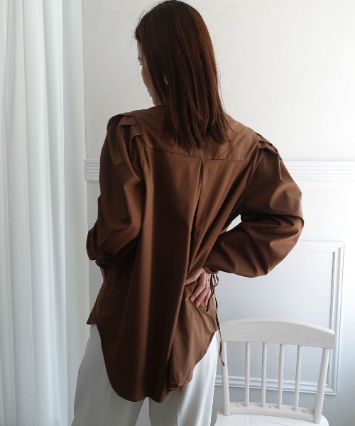 CORNERS(コーナーズ)の「袖ドロストブラウス(シャツ/ブラウス・レディース・ホワイト/ネイビー/ブラウン・M)」の17枚目の写真