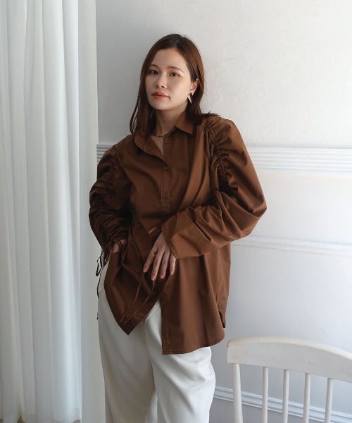 CORNERS(コーナーズ)の「袖ドロストブラウス(シャツ/ブラウス・レディース・ホワイト/ネイビー/ブラウン・M)」の18枚目の写真