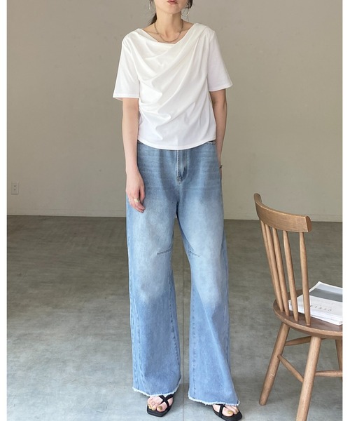 She's Closet(シーズクローゼット)の「半袖 オフショル アシメネック ドレープトップス Tシャツ(Tシャツ/カットソー・レディース・ホワイト/ブラック/イエロー・FREE)」の11枚目の写真