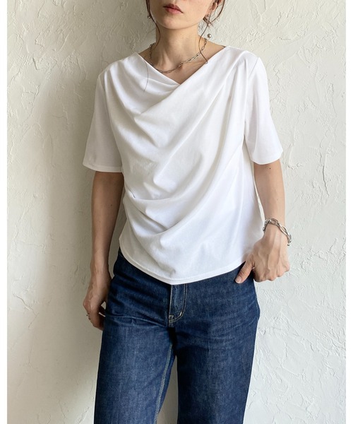 She's Closet(シーズクローゼット)の「半袖 オフショル アシメネック ドレープトップス Tシャツ(Tシャツ/カットソー・レディース・ホワイト/ブラック/イエロー・FREE)」の5枚目の写真