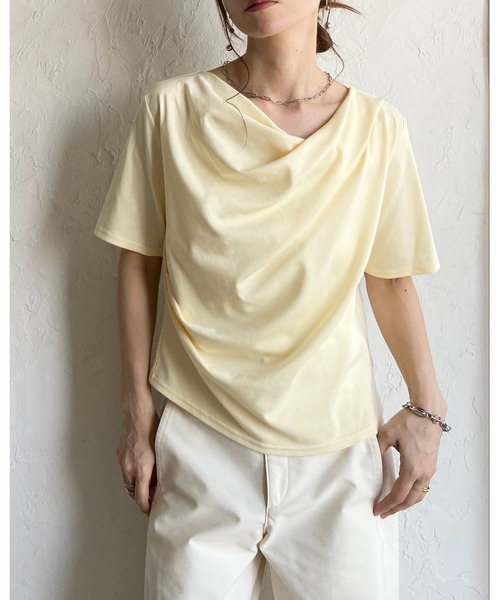 She's Closet(シーズクローゼット)の「半袖 オフショル アシメネック ドレープトップス Tシャツ(Tシャツ/カットソー・レディース・ホワイト/ブラック/イエロー・FREE)」の7枚目の写真
