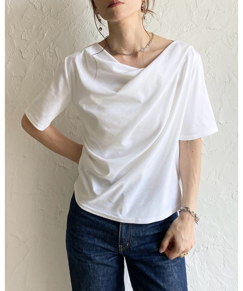 She's Closet(シーズクローゼット)の「半袖 オフショル アシメネック ドレープトップス Tシャツ(Tシャツ/カットソー・レディース・ホワイト/ブラック/イエロー・FREE)」の8枚目の写真