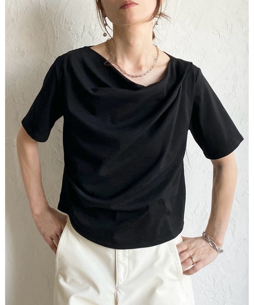 She's Closet(シーズクローゼット)の「半袖 オフショル アシメネック ドレープトップス Tシャツ(Tシャツ/カットソー・レディース・ホワイト/ブラック/イエロー・FREE)」の9枚目の写真