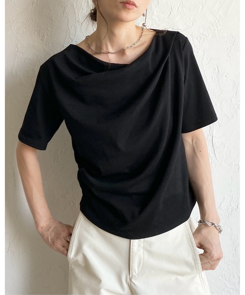 She's Closet(シーズクローゼット)の「半袖 オフショル アシメネック ドレープトップス Tシャツ(Tシャツ/カットソー・レディース・ホワイト/ブラック/イエロー・FREE)」の10枚目の写真