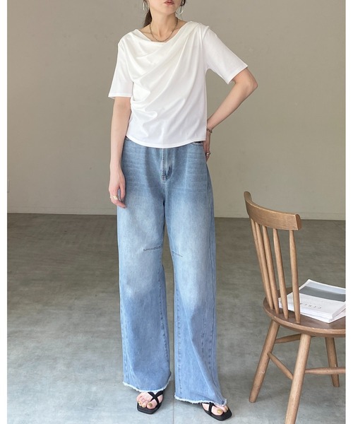 She's Closet(シーズクローゼット)の「半袖 オフショル アシメネック ドレープトップス Tシャツ(Tシャツ/カットソー・レディース・ホワイト/ブラック/イエロー・FREE)」の12枚目の写真