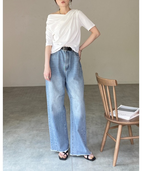 She's Closet(シーズクローゼット)の「半袖 オフショル アシメネック ドレープトップス Tシャツ(Tシャツ/カットソー・レディース・ホワイト/ブラック/イエロー・FREE)」の13枚目の写真