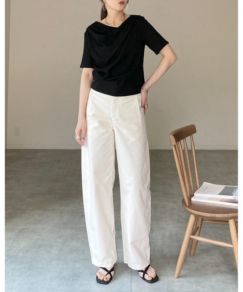 She's Closet(シーズクローゼット)の「半袖 オフショル アシメネック ドレープトップス Tシャツ(Tシャツ/カットソー・レディース・ホワイト/ブラック/イエロー・FREE)」の15枚目の写真