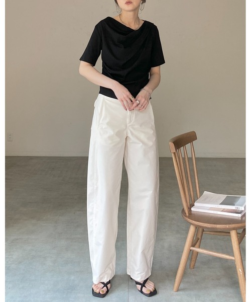 She's Closet(シーズクローゼット)の「半袖 オフショル アシメネック ドレープトップス Tシャツ(Tシャツ/カットソー・レディース・ホワイト/ブラック/イエロー・FREE)」の16枚目の写真