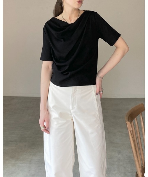 She's Closet(シーズクローゼット)の「半袖 オフショル アシメネック ドレープトップス Tシャツ(Tシャツ/カットソー・レディース・ホワイト/ブラック/イエロー・FREE)」の17枚目の写真
