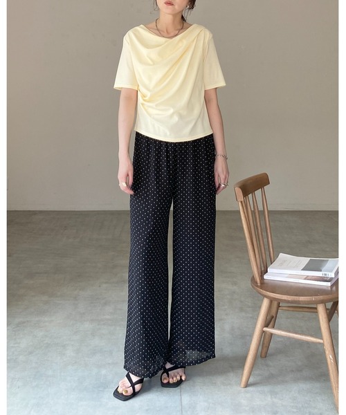 She's Closet(シーズクローゼット)の「半袖 オフショル アシメネック ドレープトップス Tシャツ(Tシャツ/カットソー・レディース・ホワイト/ブラック/イエロー・FREE)」の19枚目の写真