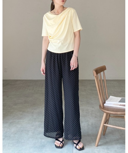 She's Closet(シーズクローゼット)の「半袖 オフショル アシメネック ドレープトップス Tシャツ(Tシャツ/カットソー・レディース・ホワイト/ブラック/イエロー・FREE)」の20枚目の写真