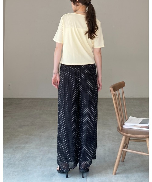 She's Closet(シーズクローゼット)の「半袖 オフショル アシメネック ドレープトップス Tシャツ(Tシャツ/カットソー・レディース・ホワイト/ブラック/イエロー・FREE)」の22枚目の写真