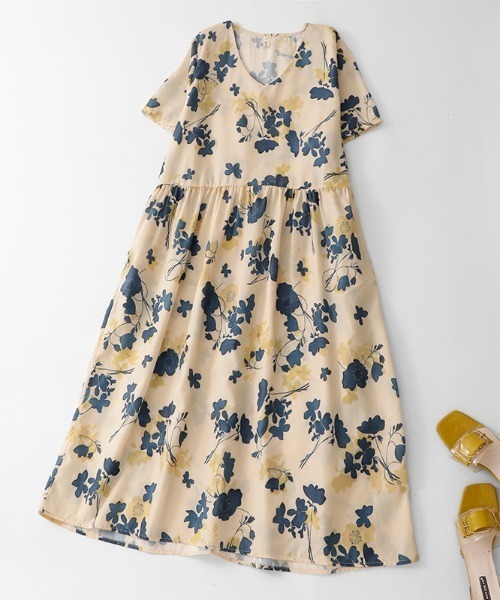 LUCPY(ラクピー)の「フラワープリントVネックワンピース(ワンピース・レディース・ベージュ・XX-LARGE/X-LARGE/LARGE/MEDIUM)」の2枚目の写真