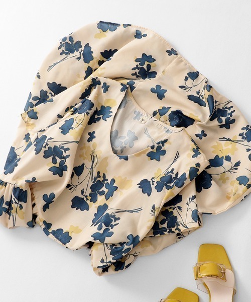 LUCPY(ラクピー)の「フラワープリントVネックワンピース(ワンピース・レディース・ベージュ・XX-LARGE/X-LARGE/LARGE/MEDIUM)」の3枚目の写真