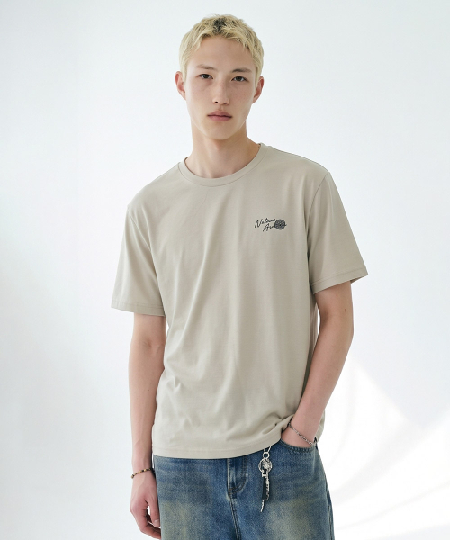 CHASECULT(チェイスカルト)の「男性クールドローインググラフィック半袖Tシャツ-FCRK5830E0M(Tシャツ/カットソー・メンズ・ライトベージュ・95/110/105/100)」の1枚目の写真