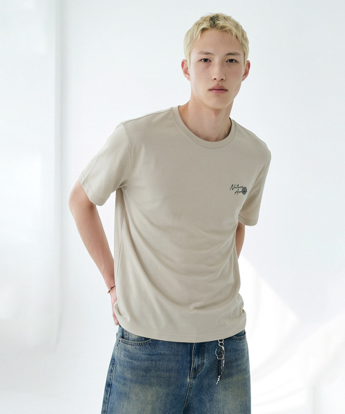 CHASECULT(チェイスカルト)の「男性クールドローインググラフィック半袖Tシャツ-FCRK5830E0M(Tシャツ/カットソー・メンズ・ライトベージュ・95/110/105/100)」の2枚目の写真