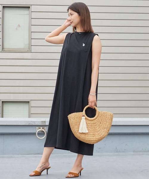 U.S. POLO ASSN.(ユーエスポロアッスン)の「U.S. POLO ASSN./ユーエスポロアッスン Shoulder-tuck dress ショルダータックワンピース ダブルホースマン刺繍 ノースリーブ Aライン カットソー Tシャツワンピース 2026年 夏 夏服(ワンピース・レディース・スミクロ/ブラウン/ベージュ・S/M/L)」の1枚目の写真