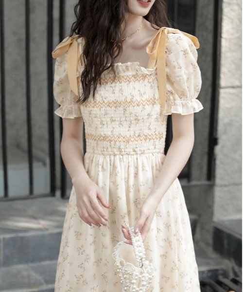 ＆soiree（アンドソワレ）の「肩リボンシャーリング花柄パフスリーブワンピース（ワンピース・レディース・オレンジ・SMALL/X-LARGE/LARGE/MEDIUM）」の5枚目の写真