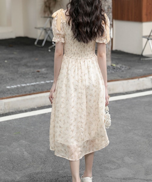 ＆soiree（アンドソワレ）の「肩リボンシャーリング花柄パフスリーブワンピース（ワンピース・レディース・オレンジ・SMALL/X-LARGE/LARGE/MEDIUM）」の6枚目の写真