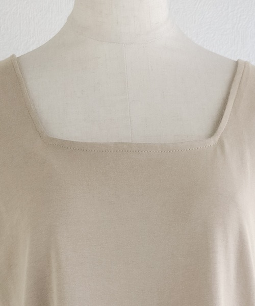 itto...(イット)の「後ろ姿が映えるバックリボンペプラムトップス(Tシャツ/カットソー・レディース・チャコールグレー/グレイッシュベージュ/ブラック・M)」の20枚目の写真