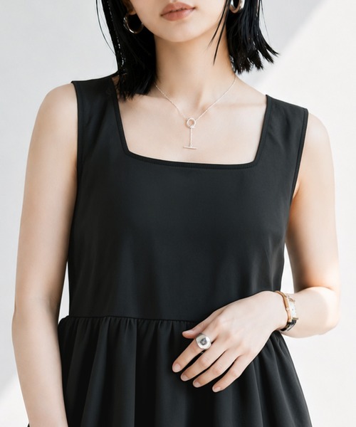 itto...(イット)の「後ろ姿が映えるバックリボンペプラムトップス(Tシャツ/カットソー・レディース・チャコールグレー/グレイッシュベージュ/ブラック・M)」の15枚目の写真