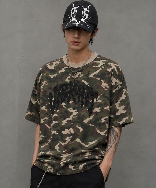 SILVER BULLET(シルバーバレット)の「『SILVER BULLET SELECT AP/シルバーバレットセレクト』フリンジデニムパッチ半袖Tシャツ(Tシャツ/カットソー・メンズ・ブラック系/ピンク/ウッドランド・L/M)」の3枚目の写真