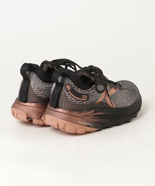 KEEN(キーン)の「【New color】SEEK / シーク / レディース シューズ(スニーカー・レディース・ブラック×ピンク・23.5cm/24cm/25.5cm/25cm/24.5cm/22.5cm/23cm)」の2枚目の写真
