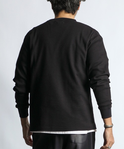 The DUFFER of ST.GEORGE(ザダファーオブセントジョージ)の「T/C WAFFLE D-PATCH L/S TEE:ワッフル ロングスリーブTEE / サーマル / Dワッペン / ワンポイント / デイリーウェア(Tシャツ/カットソー・メンズ・ホワイト/ブラック・X-LARGE/LARGE/MEDIUM/SMALL)」の12枚目の写真