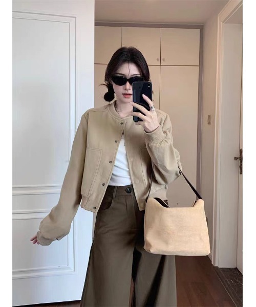 Ritzy(リッツィー)の「ノーカラー クロップドボンバージャケット(ブルゾン・レディース・カーキ/ダークグレー・M)」の2枚目の写真