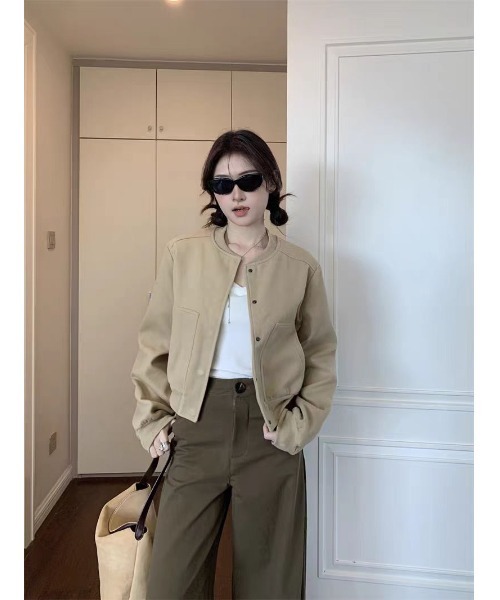 Ritzy(リッツィー)の「ノーカラー クロップドボンバージャケット(ブルゾン・レディース・カーキ/ダークグレー・M)」の4枚目の写真