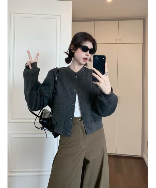 Ritzy(リッツィー)の「ノーカラー クロップドボンバージャケット(ブルゾン・レディース・カーキ/ダークグレー・M)」の6枚目の写真