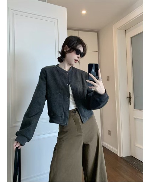 Ritzy(リッツィー)の「ノーカラー クロップドボンバージャケット(ブルゾン・レディース・カーキ/ダークグレー・M)」の12枚目の写真