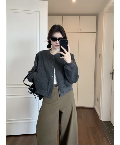 Ritzy(リッツィー)の「ノーカラー クロップドボンバージャケット(ブルゾン・レディース・カーキ/ダークグレー・M)」の15枚目の写真