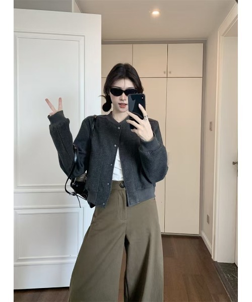 Ritzy(リッツィー)の「ノーカラー クロップドボンバージャケット(ブルゾン・レディース・カーキ/ダークグレー・M)」の18枚目の写真