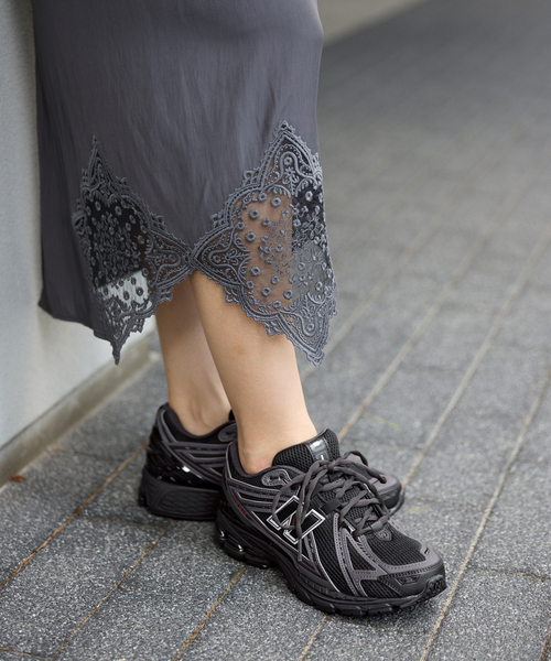 IENA(イエナ)の「NEW BALANCE/ニューバランス U1906R スニーカー(スニーカー・レディース・ブラック/ホワイト・23.5cm/24cm/24.5cm/25cm/23cm)」の4枚目の写真