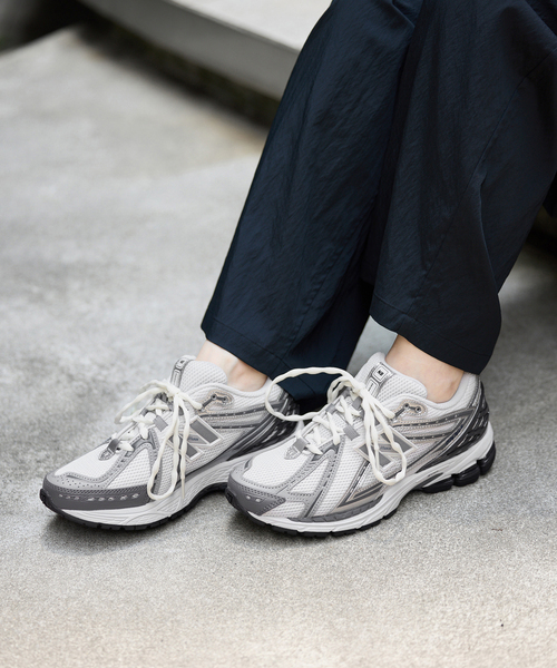 IENA(イエナ)の「NEW BALANCE/ニューバランス U1906R スニーカー(スニーカー・レディース・ブラック/ホワイト・23.5cm/24cm/24.5cm/25cm/23cm)」の8枚目の写真