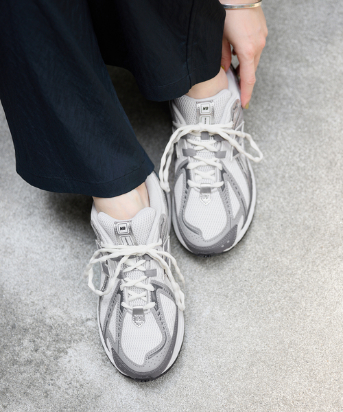 IENA(イエナ)の「NEW BALANCE/ニューバランス U1906R スニーカー(スニーカー・レディース・ブラック/ホワイト・23.5cm/24cm/24.5cm/25cm/23cm)」の9枚目の写真