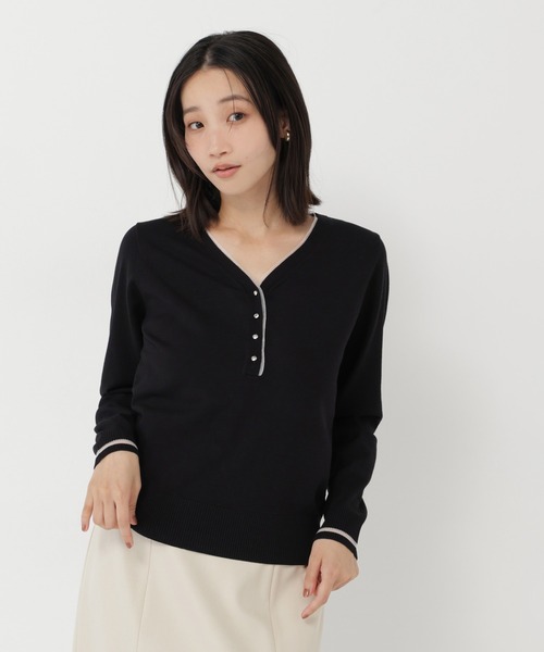 NATURAL BEAUTY BASIC(ナチュラルビューティーベーシック)の「フロントボタンバイカラーニット(ニット/セーター・レディース・ブラック系その他2/ブルー系その他2/ホワイト系その他・FREE)」の1枚目の写真