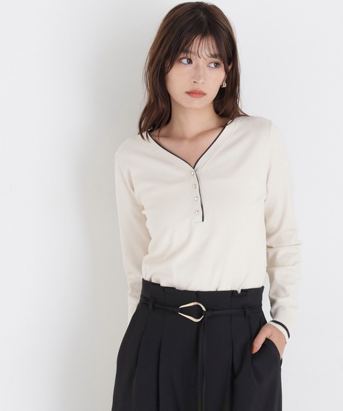 NATURAL BEAUTY BASIC(ナチュラルビューティーベーシック)の「フロントボタンバイカラーニット(ニット/セーター・レディース・ブラック系その他2/ブルー系その他2/ホワイト系その他・FREE)」の5枚目の写真