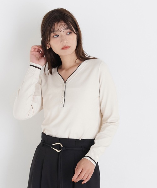 NATURAL BEAUTY BASIC(ナチュラルビューティーベーシック)の「フロントボタンバイカラーニット(ニット/セーター・レディース・ブラック系その他2/ブルー系その他2/ホワイト系その他・FREE)」の9枚目の写真
