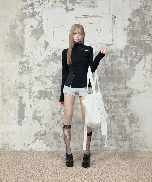 ETRE AU SOMMET(エトレオソメ)の「Corset Strap Shoulder Bag (White)(ショルダーバッグ・レディース・ホワイト・FREE)」の3枚目の写真