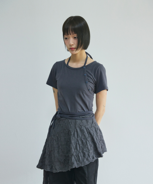SLEEKGLOW（スリック グロウ）の「タイアップ斜めボタントップ[グレー]（Tシャツ/カットソー・レディース・その他・SMALL/MEDIUM）」の2枚目の写真