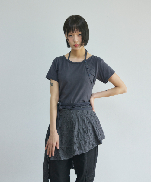 SLEEKGLOW（スリック グロウ）の「タイアップ斜めボタントップ[グレー]（Tシャツ/カットソー・レディース・その他・SMALL/MEDIUM）」の6枚目の写真