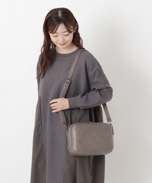 one'sterrace（ワンズテラス）の「fulcro ナロー合皮ショルダー（ショルダーバッグ・レディース・ブラック系8/ベージュ系その他7/アイボリー系8・99）」の18枚目の写真