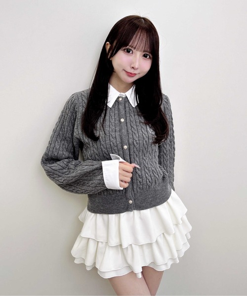 INGNI(イング)の「シャツレイヤード風ケーブルニット(ニット/セーター・レディース・ブラック×ホワイト/グレー×ホワイト/ワイン系2/ネイビー系8・M)」の3枚目の写真