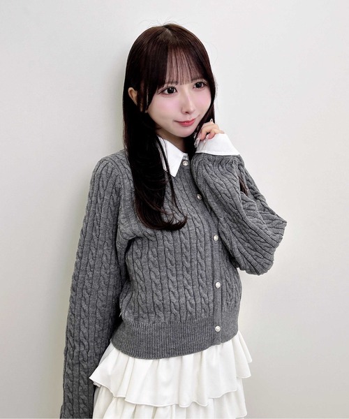 INGNI(イング)の「シャツレイヤード風ケーブルニット(ニット/セーター・レディース・ブラック×ホワイト/グレー×ホワイト/ワイン系2/ネイビー系8・M)」の17枚目の写真