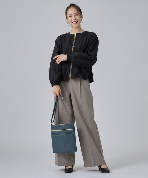 SHOO・LA・RUE（シューラルー）の「ボディフィットあおりショルダーバッグ（ショルダーバッグ・レディース・ブラック/ブルー/ブラウン系その他/ボルドー/ピンク系・00）」の13枚目の写真