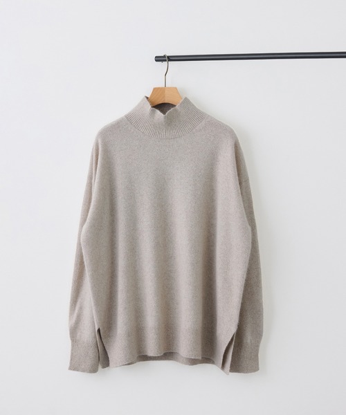 ROPE'(ロペ)の「【J'aDoRe・一部店舗限定サイズ】ウールフォックスラメハイネックニット(サイドスリット入り)(ニット/セーター・レディース・ボルドー/キナリ/グレー系その他/サックスブルー・38)」の1枚目の写真